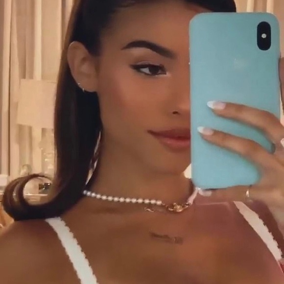 Gold pearl necklace with saturn planet charm - Picture 4 of 4